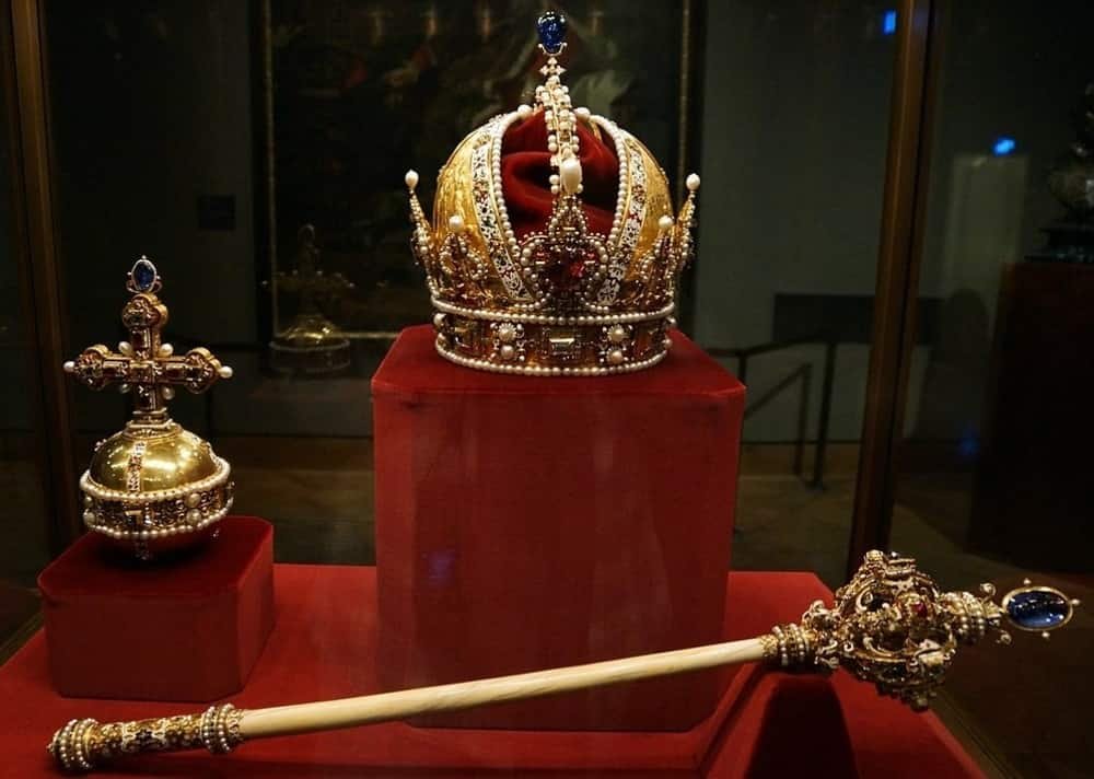 European Noble Ranks | What is the hierarchy of titles in Aristocracy?