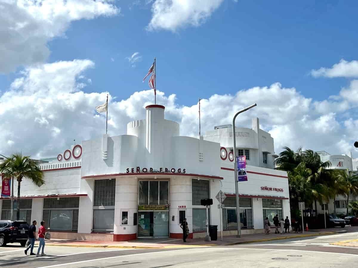 Art Deco Architectural Style (1920-1939)