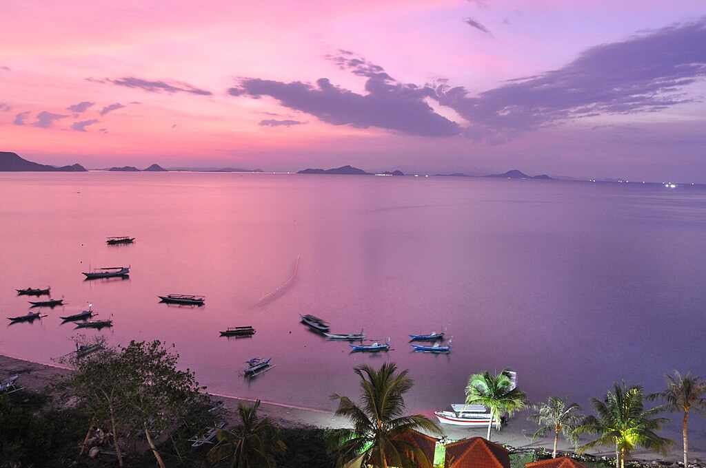 Labuan Bajo Travel Guide and its surroundings on the island of Flores