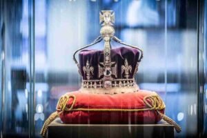 Longest reigning world monarchs